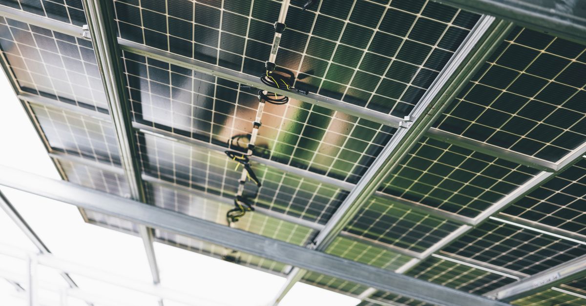 Assessing Energy Efficiency of BIPV in Coastal Climates